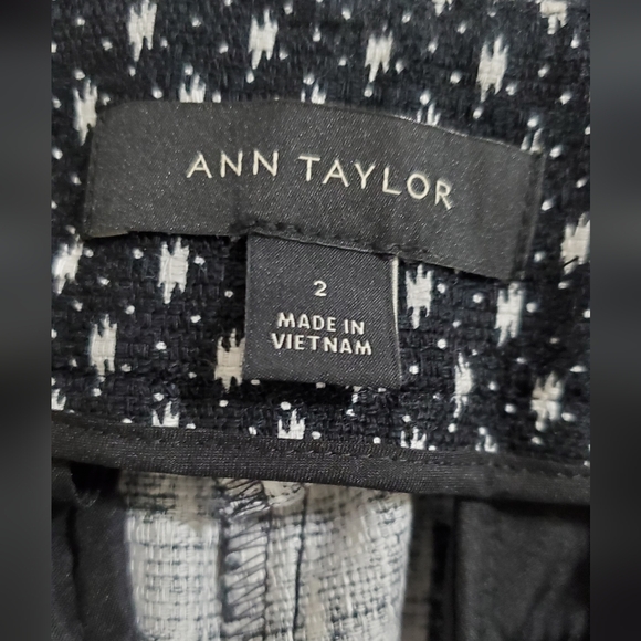 Ann Taylor Patterned Shorts - Picture 3 of 6